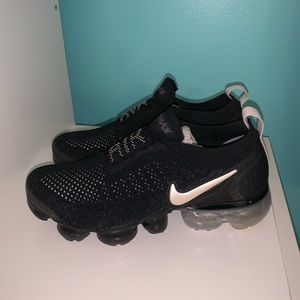 Nike Vapor Max size youth 5, 6.5 women.